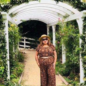 Meet your Posher, Lauradora